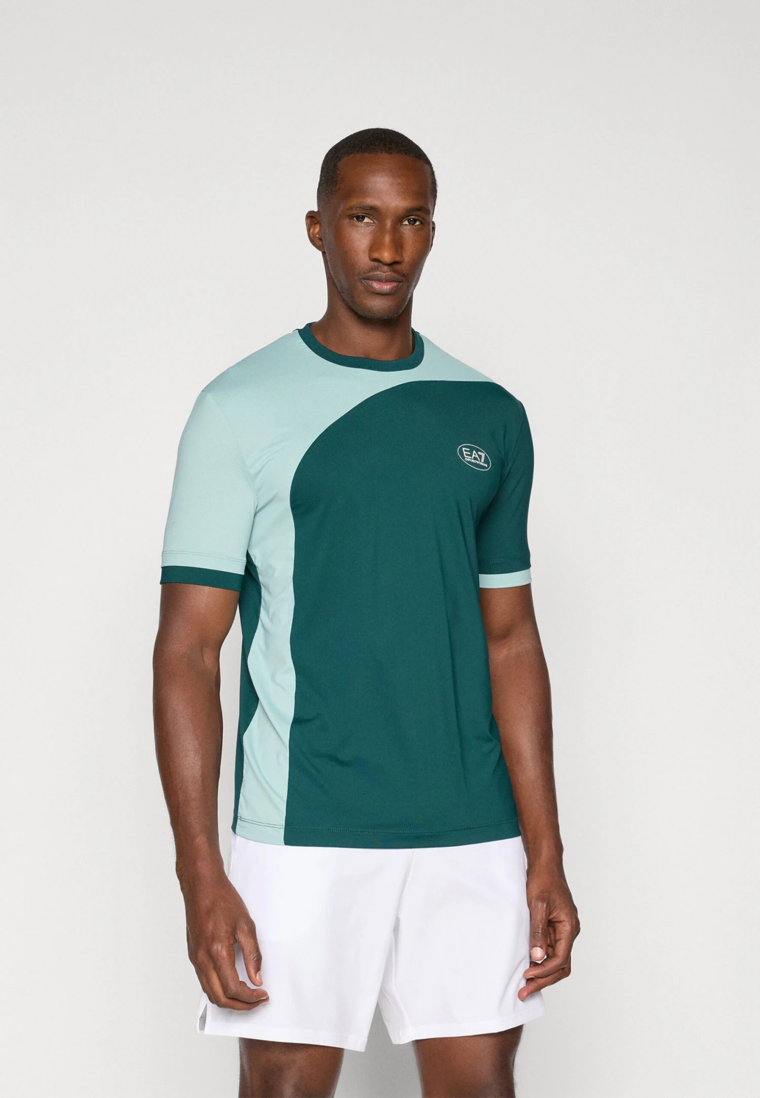EA7 Emporio Armani TENNIS PRO TEE COLORBLOCK - Sports T-shirt - Ponderosa Pine 3 EA7 Emporio Armani TENNIS PRO TEE COLORBLOCK - Sports T-shirt - Ponderosa Pine