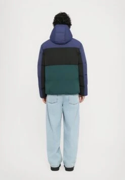 EA7 Emporio Armani TRAIN ATHLETIC COLOUR BLOCK PADDED JACKET - Winter Jacket - Ponderosa Pine 13 EA7 Emporio Armani TRAIN ATHLETIC COLOUR BLOCK PADDED JACKET - Winter Jacket - Ponderosa Pine -Total Wear Store 281a2f36f04441cd885e746aebebf390