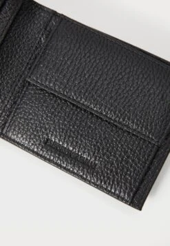 Emporio Armani WALLET - Wallet - Black Beauty -Total Wear Store 28bca011f6f34f899c53084e4a99e743