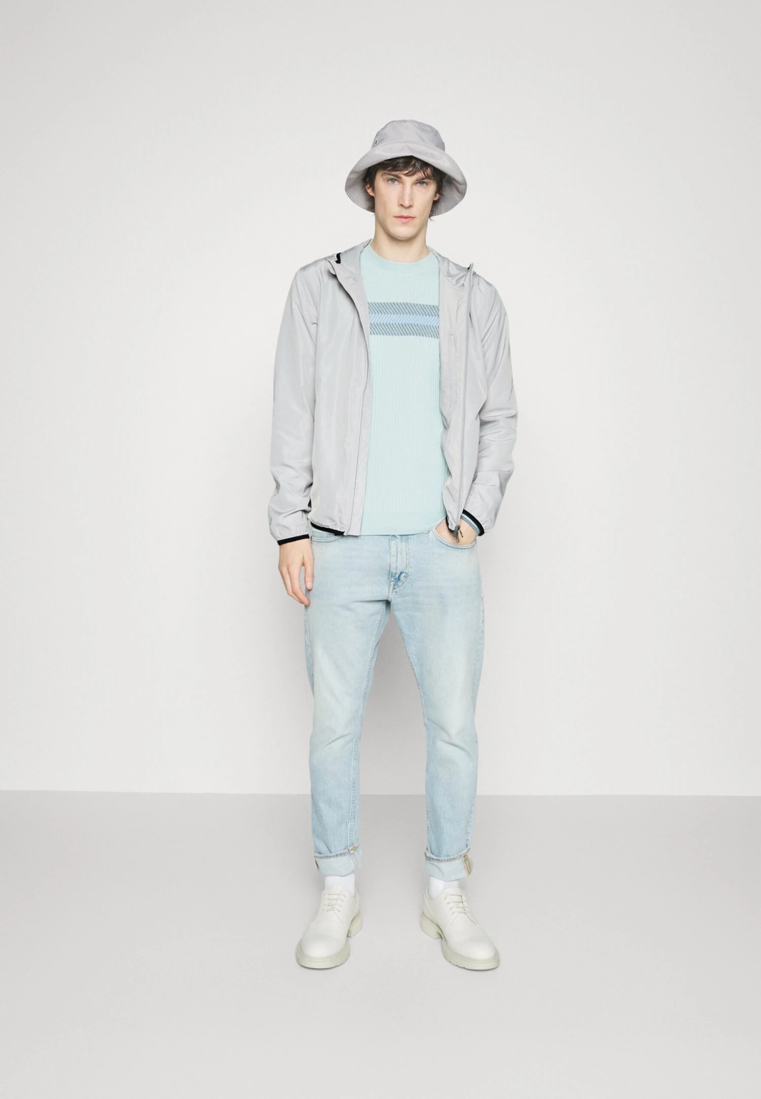 EA7 Emporio Armani Windbreaker - Light Grey 4 EA7 Emporio Armani Windbreaker - Light Grey - Image 2