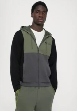 EA7 Emporio Armani TRAIN LOGO PANT - Tracksuit Bottoms - Beetle -Total Wear Store 2df3fc03904848459f642e5c32296787