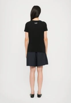 EA7 Emporio Armani Print T-shirt -Total Wear Store 2e18d1b03b4648aa9151707c5036ca1e
