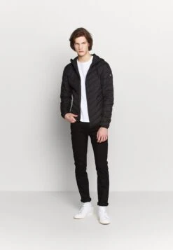 EA7 Emporio Armani Piumino - Down Jacket - Black -Total Wear Store 2e324c5850f2413e9c7ebd46e0a444f2