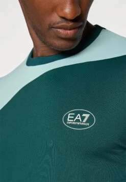 EA7 Emporio Armani TENNIS PRO TEE COLORBLOCK - Sports T-shirt - Ponderosa Pine 18 EA7 Emporio Armani TENNIS PRO TEE COLORBLOCK - Sports T-shirt - Ponderosa Pine -Total Wear Store 2f446057a97a4a5f9eea9c4686ebe3eb