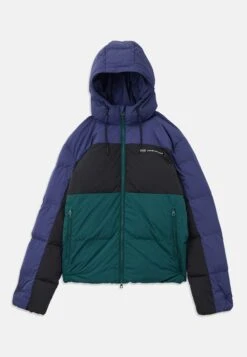 EA7 Emporio Armani TRAIN ATHLETIC COLOUR BLOCK PADDED JACKET - Winter Jacket - Blue -Total Wear Store 3055c61ecdca421288ab4f57d5154ae2 1