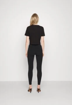 EA7 Emporio Armani Leggings - Trousers - Black/Gold -Total Wear Store 3068c83177d14d669c8506890410d52e