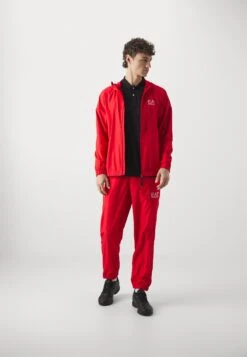 EA7 Emporio Armani TUTA SPORTIVA - Tracksuit - Racing Red -Total Wear Store 319ed7e86a384dafbf1d592171ebd705