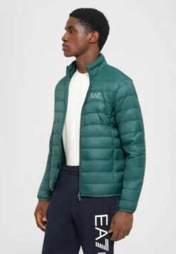EA7 Emporio Armani TRAIN CORE JACKET - Down Jacket - Ponderosa Pine 26 EA7 Emporio Armani TRAIN CORE JACKET - Down Jacket - Ponderosa Pine -Total Wear Store 3377a9cc21244e2096502e0e2e386954
