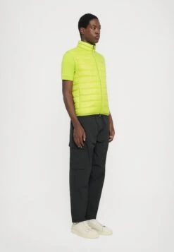 EA7 Emporio Armani TRAIN CORE LIGHT VEST - Waistcoat - Macaw Green -Total Wear Store 3384999ad5014051b7ed5bfcc76b0695