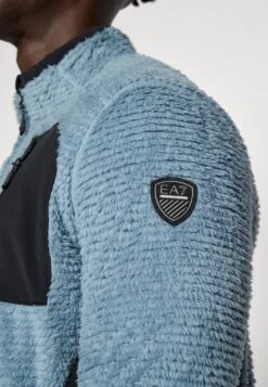 EA7 Emporio Armani DOWN - Fleece Jacket - Blue Mirage 13 EA7 Emporio Armani DOWN - Fleece Jacket - Blue Mirage -Total Wear Store 33eaf2d7397d4426af0d0def6e17d9ff