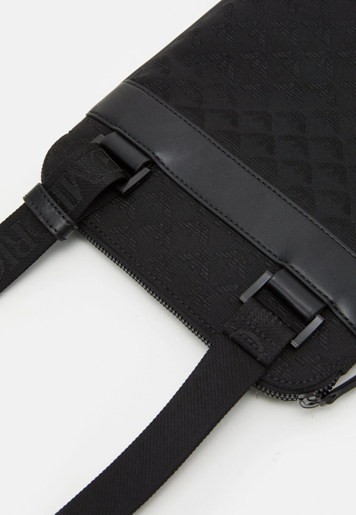 Emporio Armani Flat Messenger Bag Unisex - Across Body Bag - Black 6 Emporio Armani Flat Messenger Bag Unisex - Across Body Bag - Black - Image 4