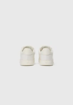 Emporio Armani OYSTER - Trainers - Off White -Total Wear Store 34c118734a6b4eb1bbf6c1f5bd471bb9
