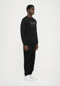 EA7 Emporio Armani TRAIN LOGO SERIES - Sweatshirt - Black -Total Wear Store 34c8123434874b2a9d95a268816779b4