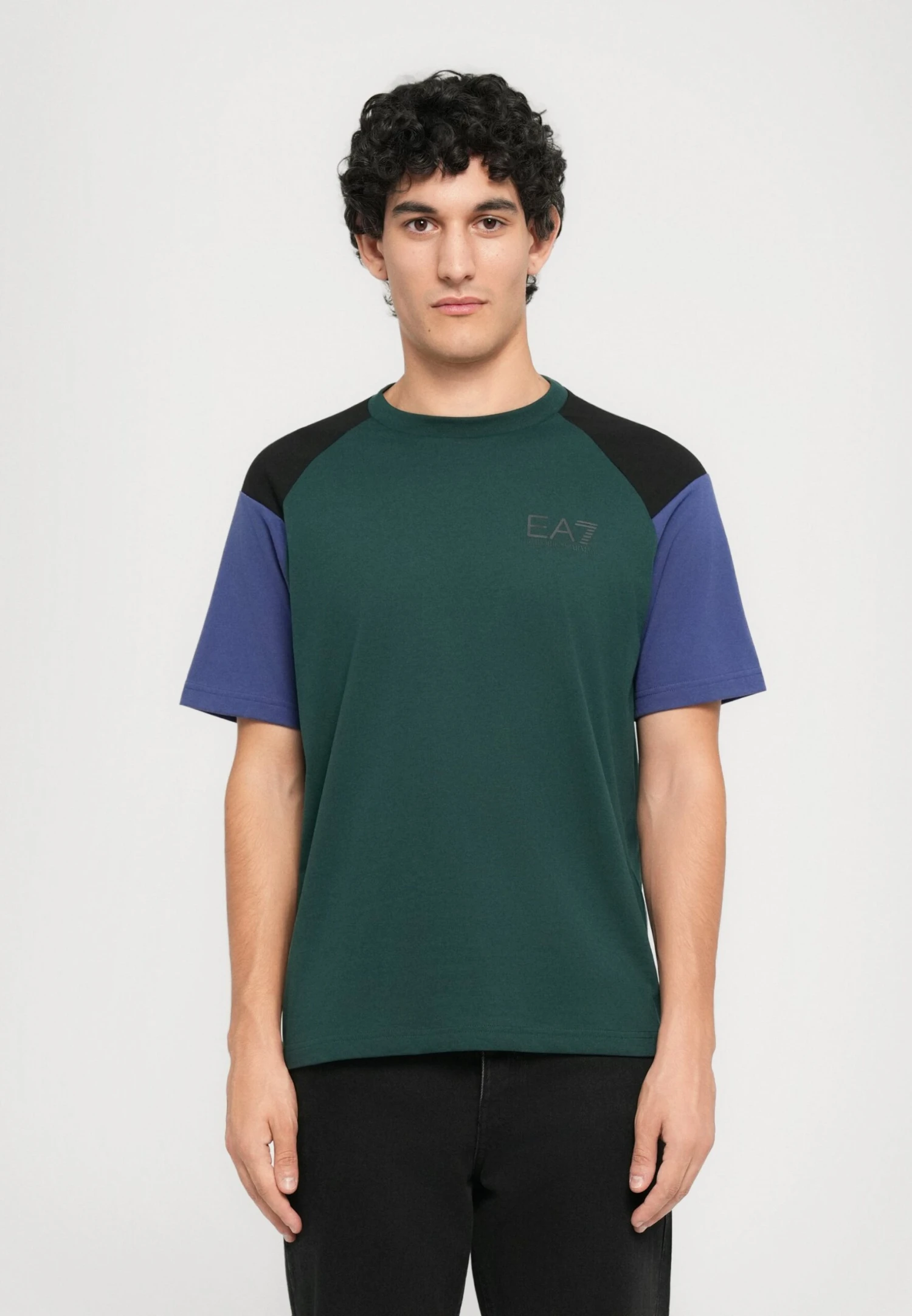 EA7 Emporio Armani TRAIN ATHLETIC BLOCK TEE - Basic T-shirt - Ponderosa Pine 3 EA7 Emporio Armani TRAIN ATHLETIC BLOCK TEE - Basic T-shirt - Ponderosa Pine