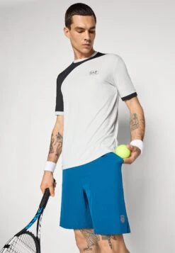 EA7 Emporio Armani TENNIS PRO TEE COLORBLOCK - Sports T-shirt - Vapor Blue -Total Wear Store 3552d7eb51b941e884377a8b86a44898