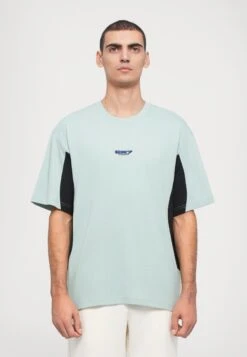 EA7 Emporio Armani TRAIN GRAPHIC SERIES TEE SPECIAL - Print T-shirt - Blue Surf