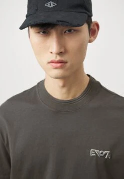 Emporio Armani Basic T-Shirt - Calamita 11 Emporio Armani Basic T-Shirt - Calamita -Total Wear Store 36e9ddb0398349758fa226eadcec96a9