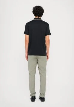 EA7 Emporio Armani TRAIN LABEL - Polo Shirt - Black 14 EA7 Emporio Armani TRAIN LABEL - Polo Shirt - Black -Total Wear Store 36ef06d226034f47b7b43d0693017ba4