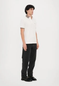 Emporio Armani POLO SHIRT - Polo Shirt - Snow White -Total Wear Store 3940c11fc9ad4845b35758de77f686fb