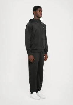 EA7 Emporio Armani TRAIN VISIBILITY - Tracksuit - Black/cream -Total Wear Store 398292c9243e4bf3aee617b7d6d528c1