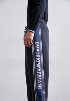 Emporio Armani TROUSER - Tracksuit Bottoms - Blu Navy 13 Emporio Armani TROUSER - Tracksuit Bottoms - Blu Navy -Total Wear Store 3a2e5274219e4b6b930f0f112c9ef257