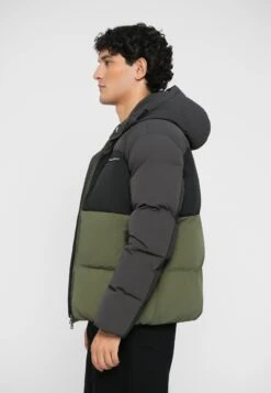 EA7 Emporio Armani TRAIN ATHLETIC COLOUR BLOCK PADDED JACKET - Winter Jacket - Beetle -Total Wear Store 3a5814e96ceb4eba8135aa5060f6bf30