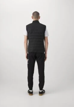 EA7 Emporio Armani TRAIN PREMIUM SHIELD VEST - Waistcoat - Nero -Total Wear Store 3bd168a32fcd4d2da5467288f4de86e4