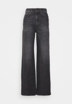 Emporio Armani Pockets - Relaxed Fit Jeans -Total Wear Store 3cc76bb3ef58444d9ae7e7c61ccdf847