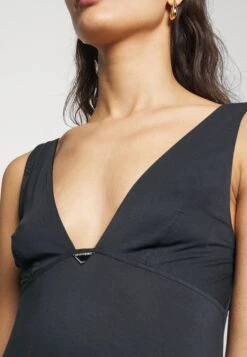 Emporio Armani Long Dress - Maxi Dress - Nero -Total Wear Store 3d9b6c26463c44a7b4e4b29bbd01d8d3