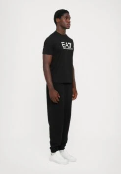 EA7 Emporio Armani TRAIN VISIBILITY TEE - Print T-shirt - Black/cream -Total Wear Store 40279e35ee374f28bf688a02f242bd4d