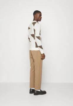 Emporio Armani Jumper - Bianco Panna -Total Wear Store 40e5bf9ec08b49169b1c9511a6cbed46