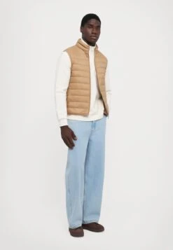 EA7 Emporio Armani TRAIN CORE LIGHT VEST - Waistcoat - Tigers Eye -Total Wear Store 41ee93df9bcf432bb06caa76aa1c4ef6