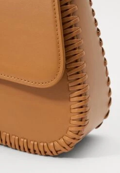 Emporio Armani SHOULDER BAG CASSANDRA STITCH - Handbag - Caramello -Total Wear Store 42083e230fba483a87cb11aa5a4312b7