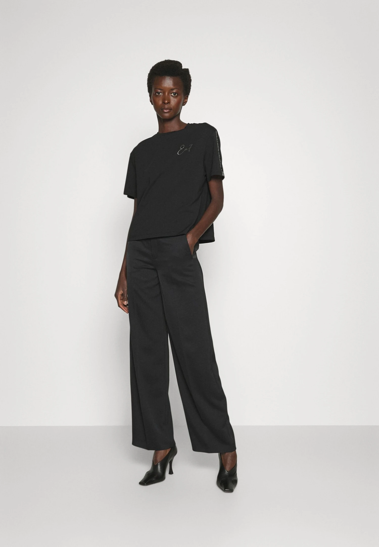 EA7 Emporio Armani Print T-Shirt - Black 4 EA7 Emporio Armani Print T-Shirt - Black - Image 2