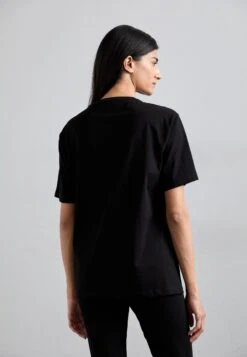 EA7 Emporio Armani Print T-shirt - Black/silver-coloured -Total Wear Store 43ec04f58f46497da9e121b0714d35be