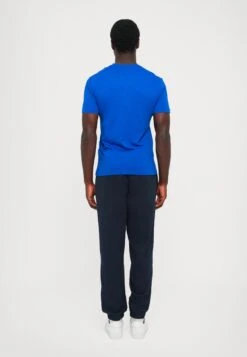 EA7 Emporio Armani TRAIN LINES TEE - Print T-shirt - Surf The Web 13 EA7 Emporio Armani TRAIN LINES TEE - Print T-shirt - Surf The Web -Total Wear Store 4488bd5dbea1431a89f9434a2bbce794