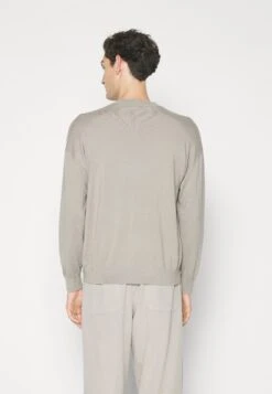 Emporio Armani Jumper - Greige 12 Emporio Armani Jumper - Greige -Total Wear Store 44e5877fc400465b9c092b641a8c5d26