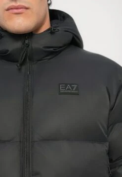 EA7 Emporio Armani MOUNTAIN POLAR LOGO FREE STYLE - Winter Jacket - Black -Total Wear Store 45d2e7a5c6aa4211851f6470c28180ff