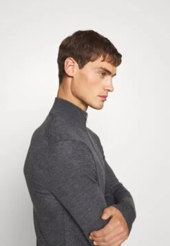 Emporio Armani Cardigan - Cardigan - Grey -Total Wear Store 46149f0eb7444251a85485916b684b23