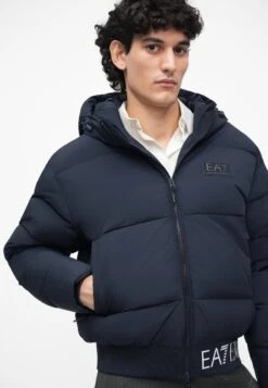EA7 Emporio Armani MOUNTAIN JACKET BIG LOGO - Winter Jacket - Blue -Total Wear Store 46f2f29e97b74598afba070ce32ea0a8