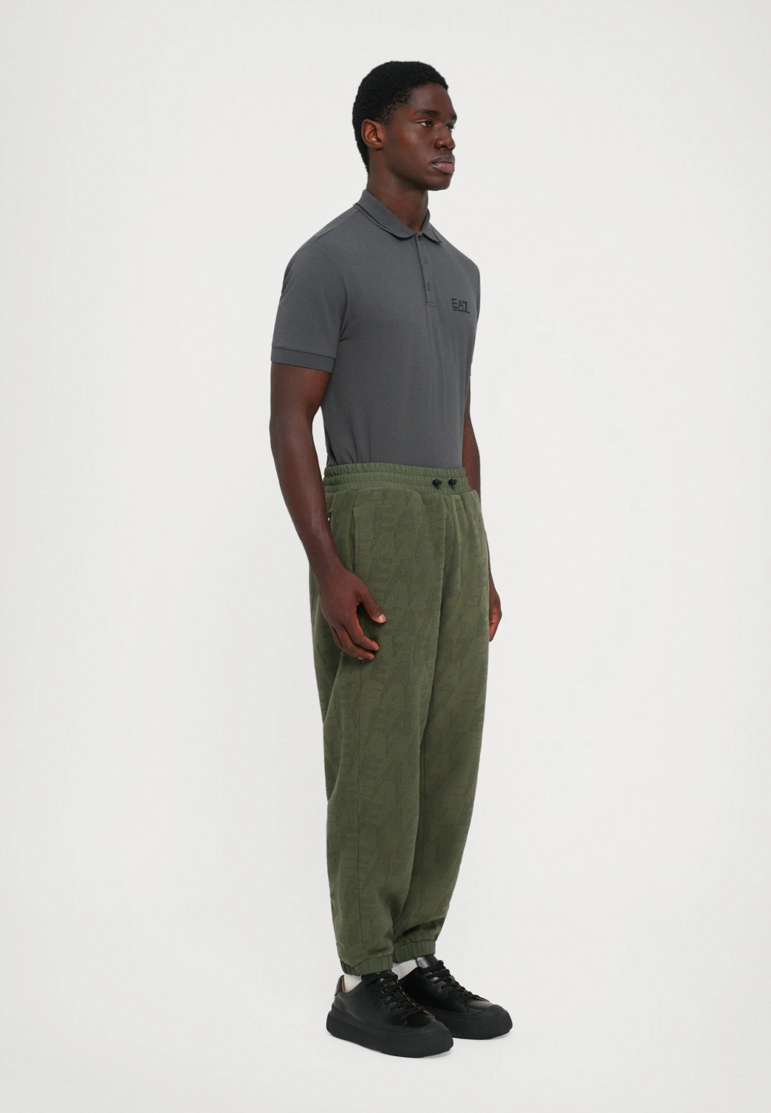 EA7 Emporio Armani TRAIN LOGO SERIES PANTS - Tracksuit Bottoms - Beetle 6 EA7 Emporio Armani TRAIN LOGO SERIES PANTS - Tracksuit Bottoms - Beetle - Image 4