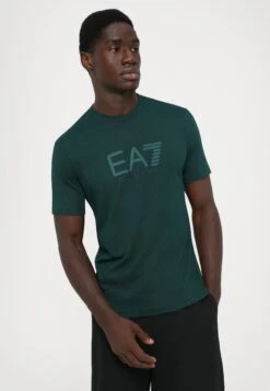 EA7 Emporio Armani TRAIN VISIBILITY TEE - Print T-shirt - Ponderosa Pine -Total Wear Store 47d23b9021654ac889a1a014b5e67dde