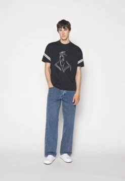 Emporio Armani 5 Pockets Pant - Relaxed Fit Jeans - Denim Blu -Total Wear Store 499e2d7c3afe4c9a9f923b642333e138