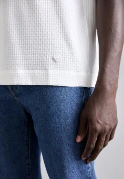 Emporio Armani Basic T-shirt - Fancy White -Total Wear Store 49a549b0a72e4952b83cf74a74923155