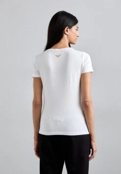 EA7 Emporio Armani Print T-shirt - White -Total Wear Store 4b1bf24739634a2285629c968aeac3ca