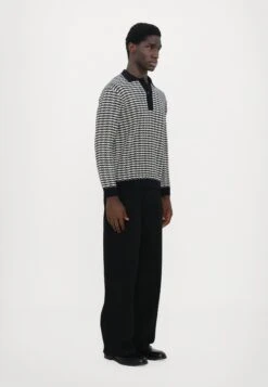 Emporio Armani PULLOVER - Jumper - White/dark Blue -Total Wear Store 4d5d55a695124e92a7d6d434f176ddb5