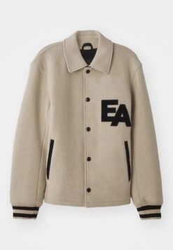 Emporio Armani BLOUSON JACKET - Summer Jacket - French Oak 12 Emporio Armani BLOUSON JACKET - Summer Jacket - French Oak -Total Wear Store 4db7ee51721e4ca6891bd3caa0064216