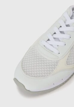 EA7 Emporio Armani UNISEX - Trainers - White/silver-coloured -Total Wear Store 4fceef59ece149ddabbf88dec718b85f