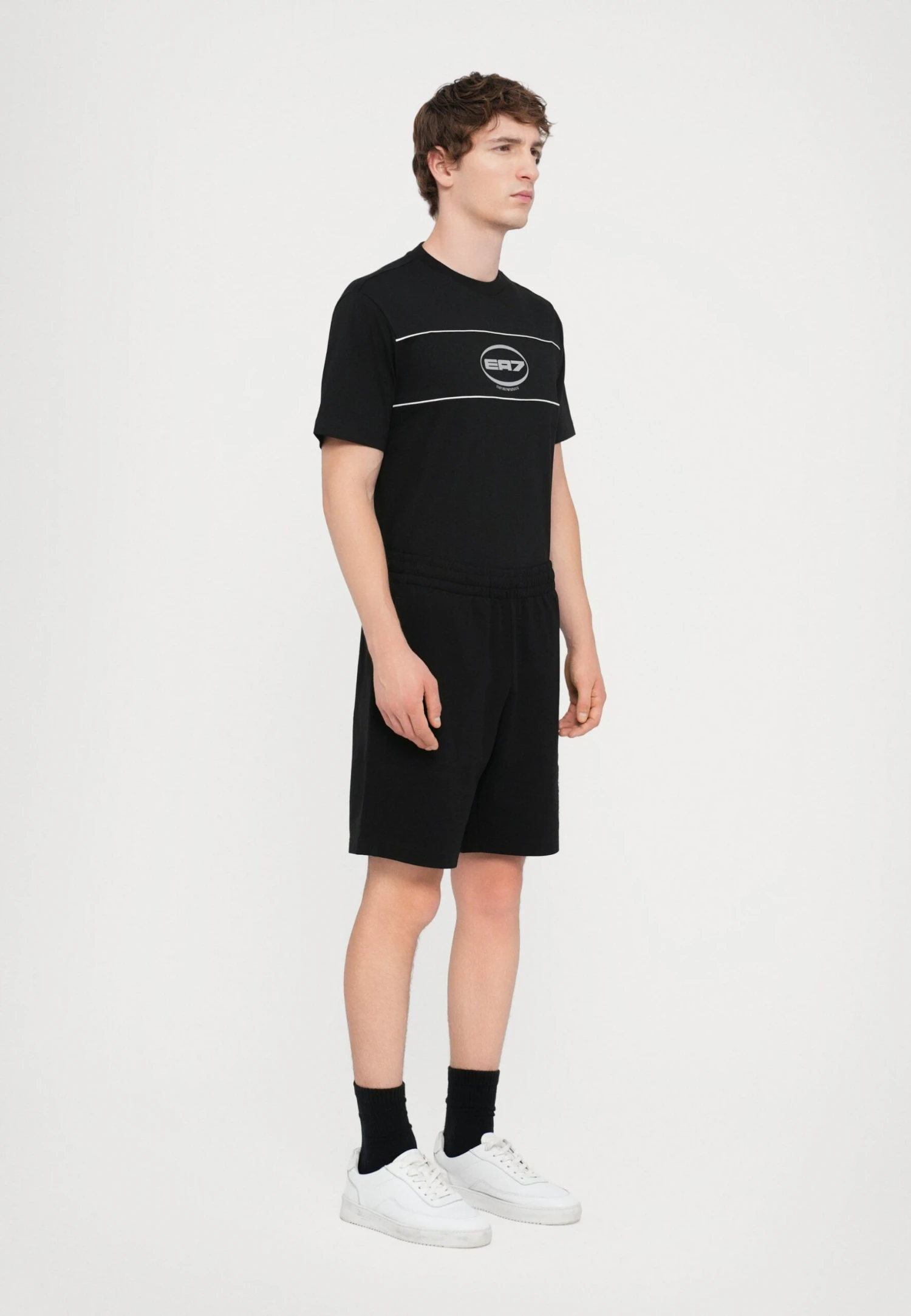 EA7 Emporio Armani TRAIN VISIBILITY - Shorts - Black/cream 6 EA7 Emporio Armani TRAIN VISIBILITY - Shorts - Black/cream - Image 4