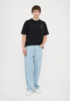 EA7 Emporio Armani TRAIN LOGO TEE UNISEX - Print T-shirt - Black/gold Coloured -Total Wear Store 5054ca77163644568e5e7abbb92ec696